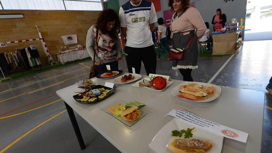 Algunos de los pinchos que se presentaron al concurso gastronómico en Pola de Lena.