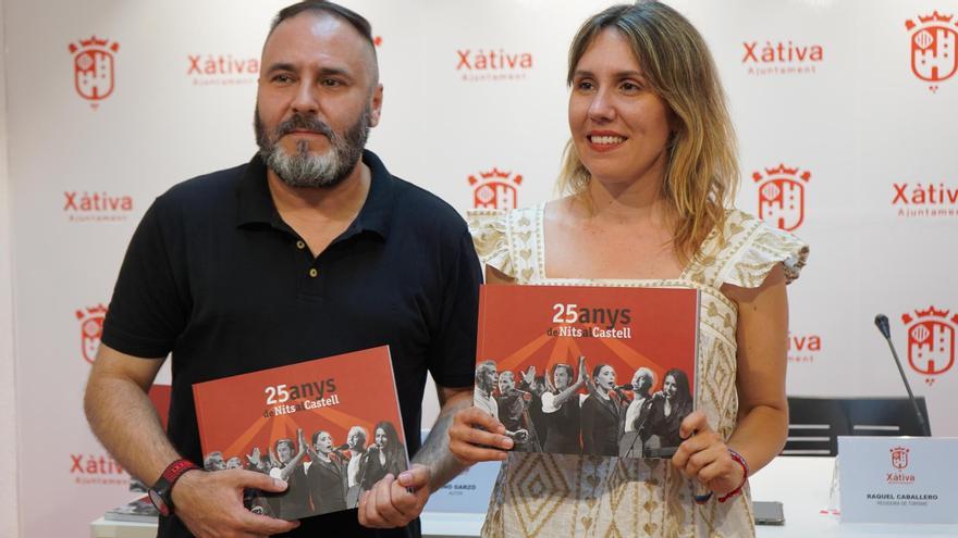 Agustí Garzó junto a Raquel Caballero en la presentación del libro