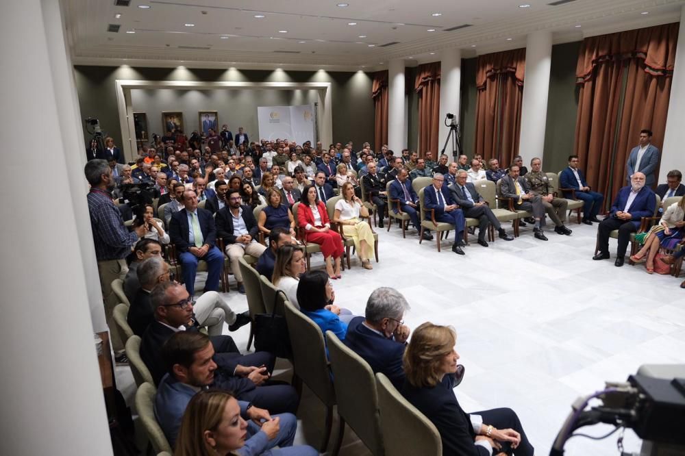 Homenaje en el Parlamento canario por el incendio