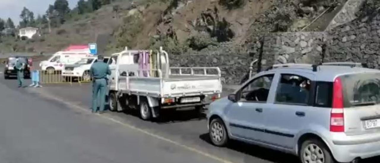 Corte de tráfico en un acceso a Puerto Naos