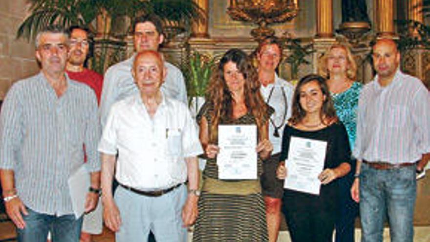 Fotografía de familia del jurado y algunos premiados.