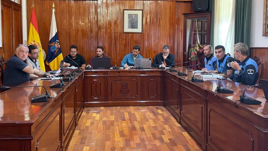 Representantes del Ayuntamiento de Arafo durante la reunión.