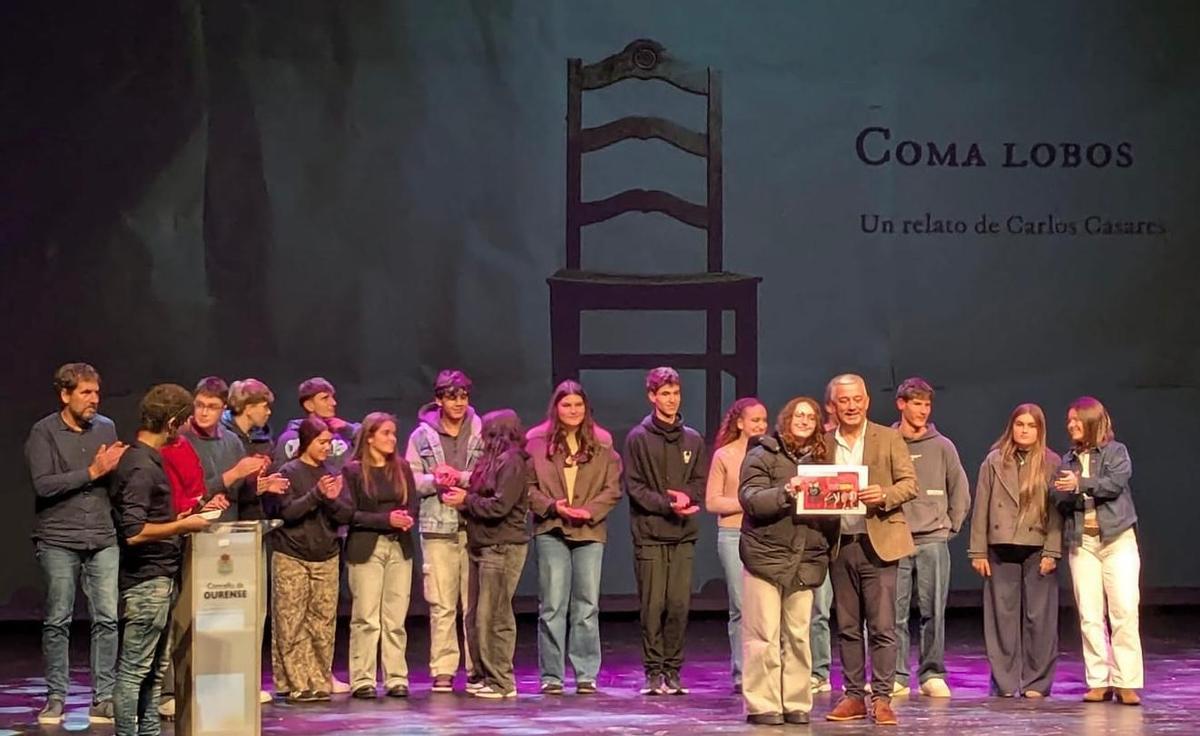 Los alumnos de Chapela recogen el premio por el segundo puesto de «Coma lobos».
