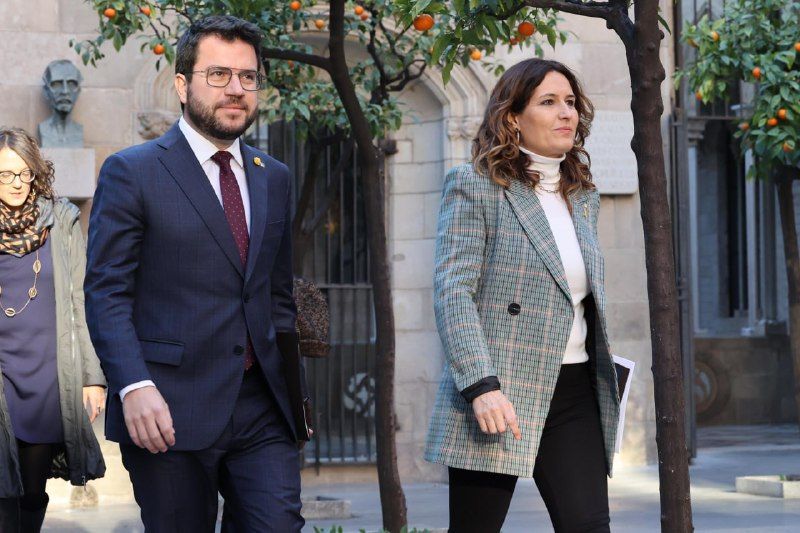 El 'president' de la Generalitat, Pere Aragonès, y la 'consellera' de Presidència, Laura Vilagrà, este martes