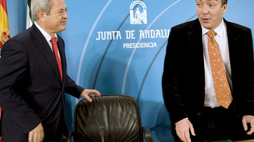 Gestión. Vallejo y Cervera, en rueda de prensa, tras la reunión del Consejo de Gobierno, ayer.