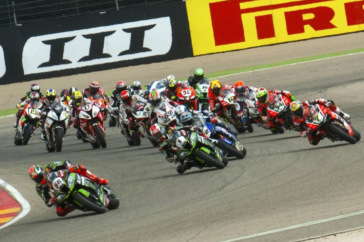 Las imágenes de la Carrera 2 de World Superbike en MotorLand