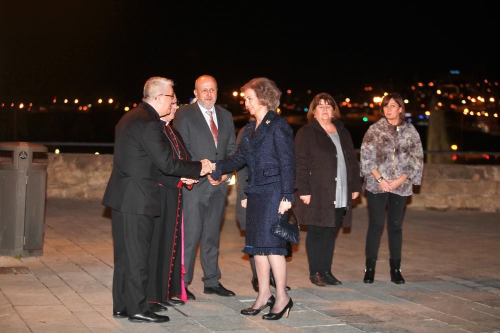 La Reina Sofía visita en Palma la muestra 'El viaje de Ramon Llull'