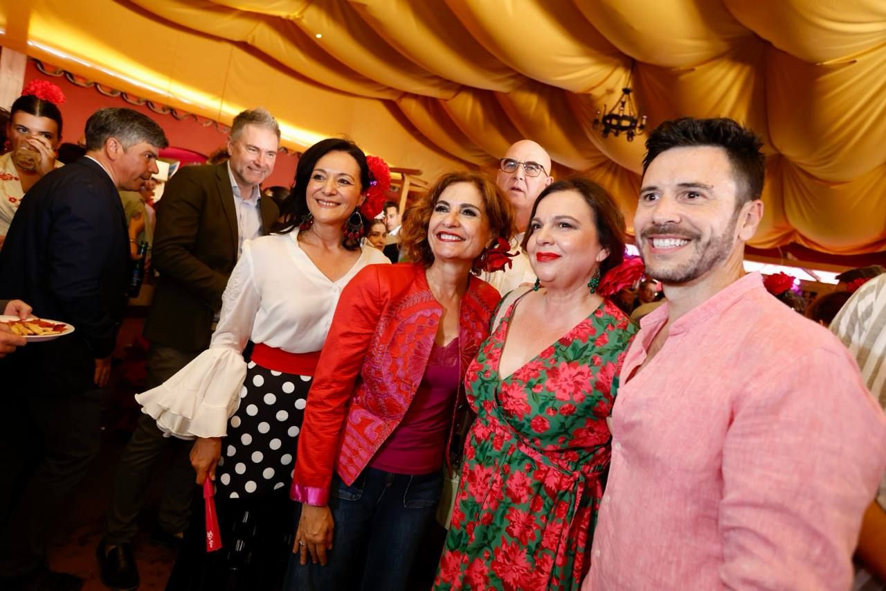 La Feria entra en calor con todas las mesas llenas