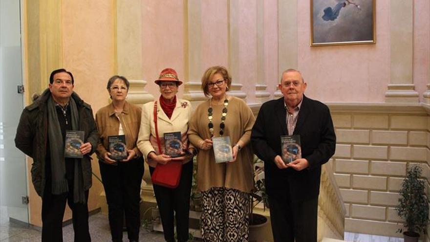 El ganador del premio González Castell presenta ‘Desenlaces sorprendentes’