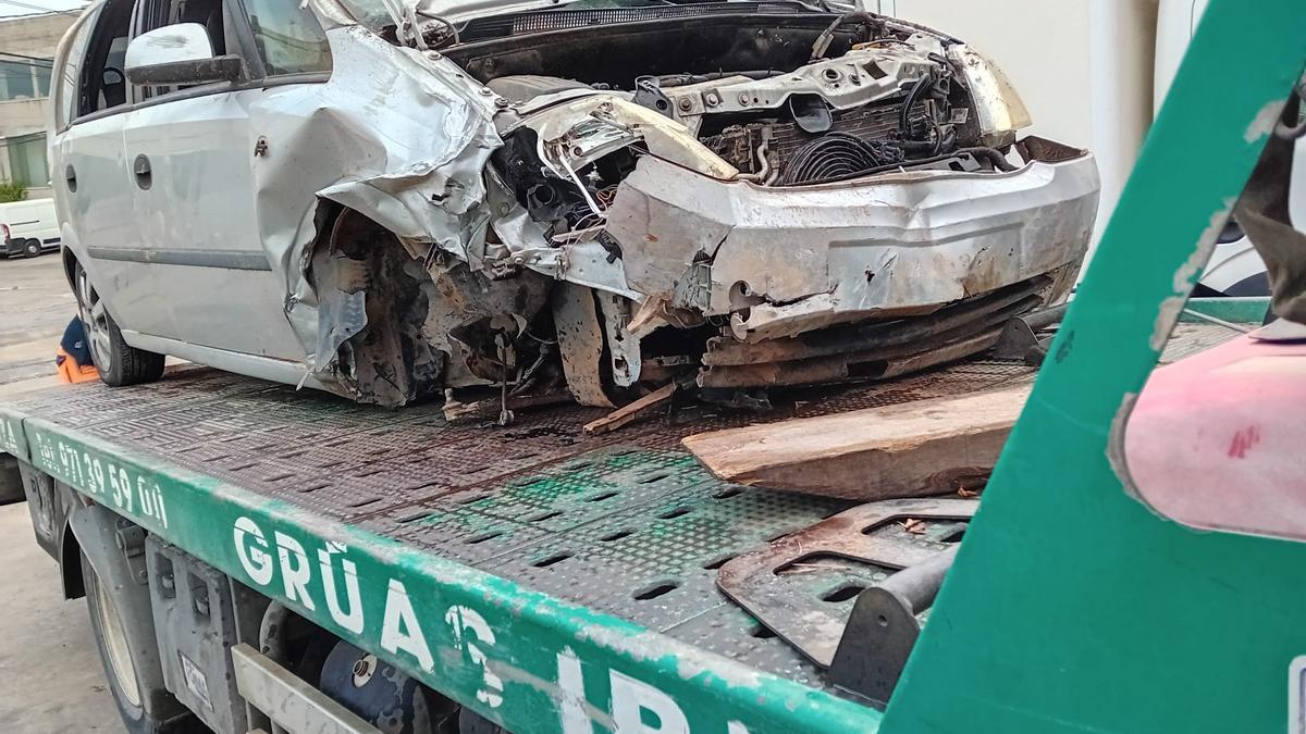 Grúas Ibiza se encargado de retirar los vehículos accidentados.