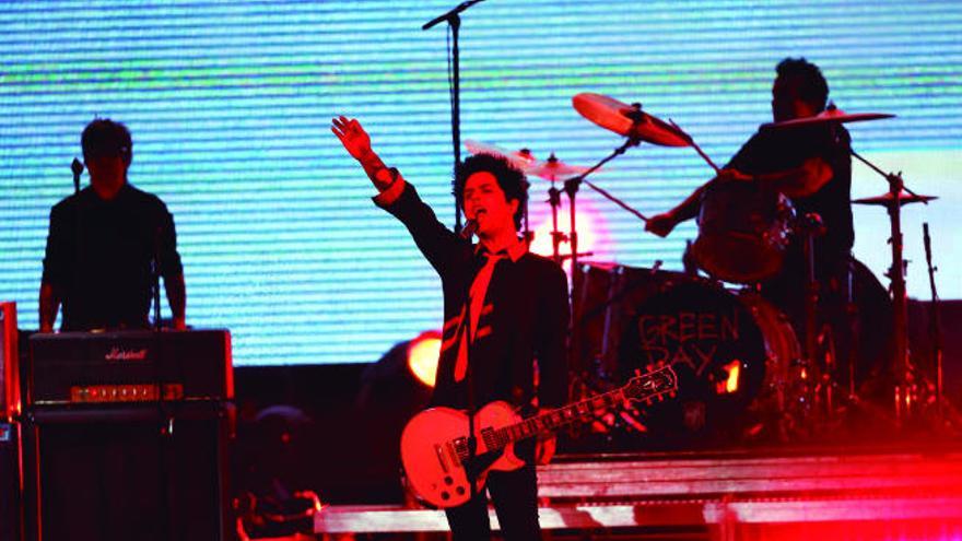 Green Day, durante su actuación en los premios de la Música Americana.