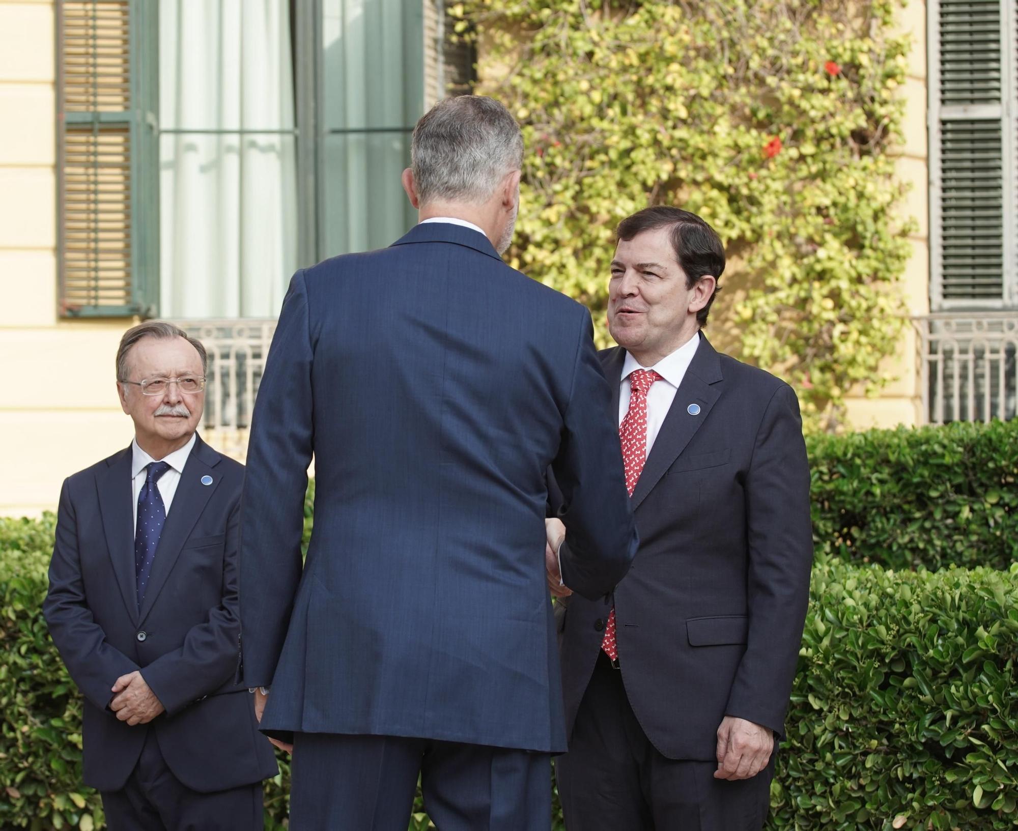 GALERÍA: La llegada del presidente Fernández Mañueco a la Conferencia de Presidentes, en imágenes