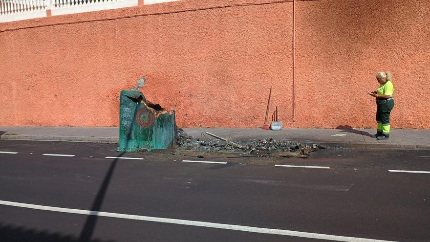 Piden 7,5 años de cárcel por quemar 30 contenedores junto a hospital en Santa Cruz.