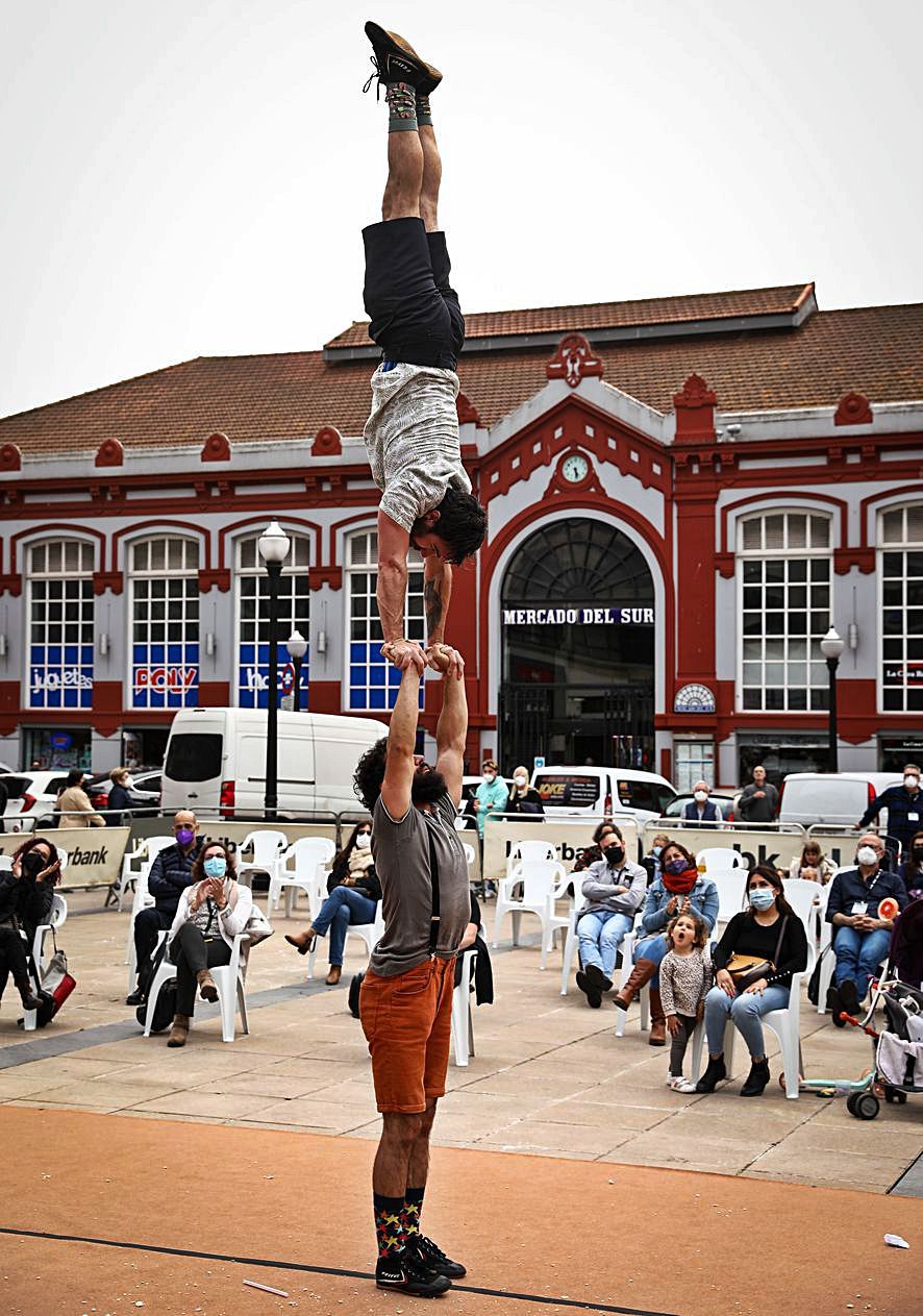 Representación de las obras “Un día de cine”, en la plaza del Seis de Agosto. | Juan Plaza