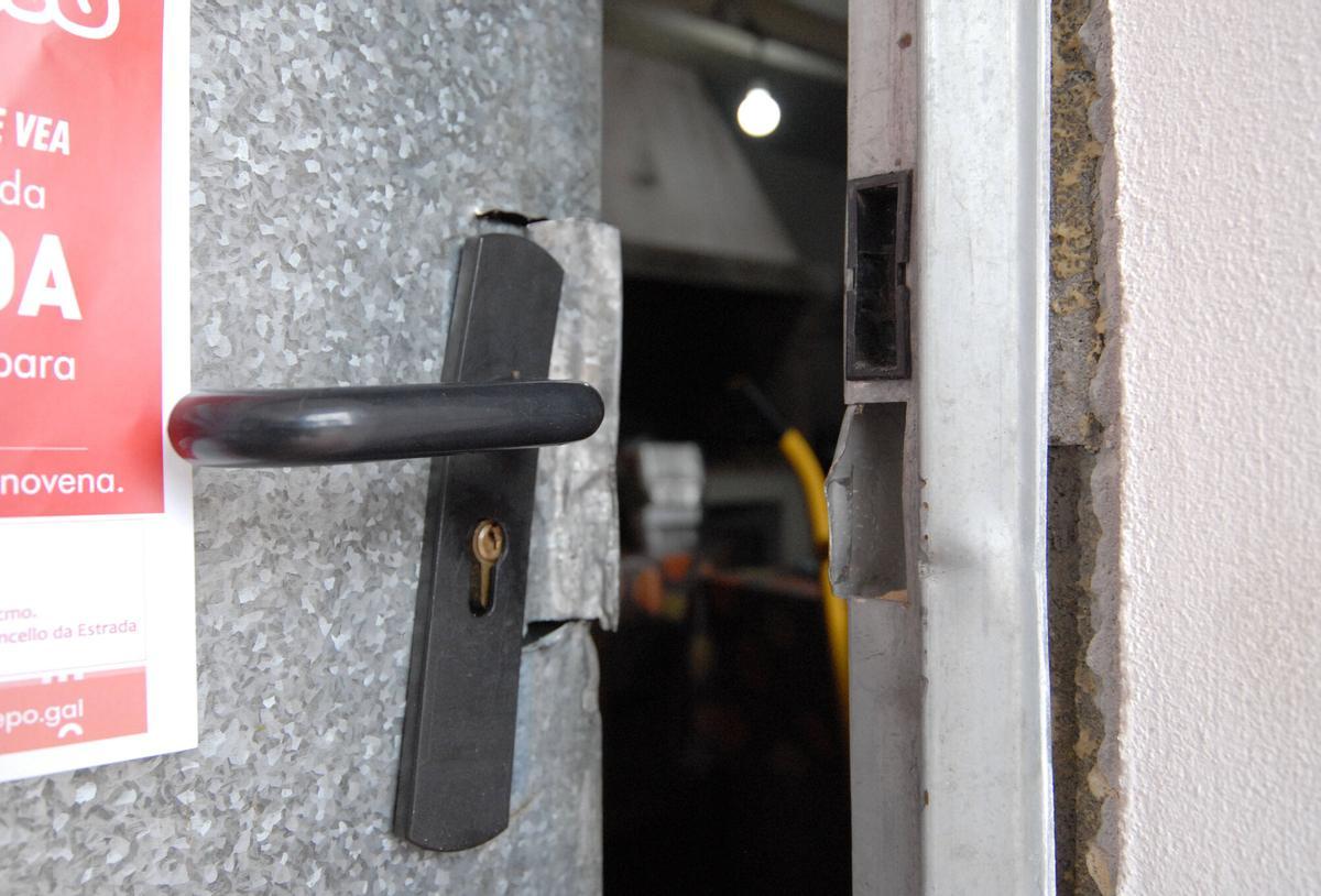 A ESTRADA. ROBO BOTELLAS BEBIDAS PUERTA FORZADA LOCAL SOCIAL TELECLUB MATALOBOS