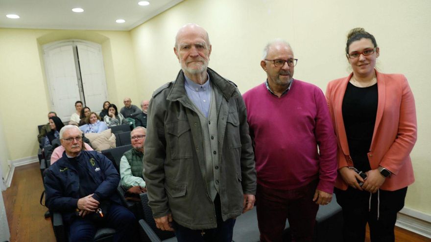 Enrique Balbín, Francisco Zarracina y Sonia Álvarez momentos antes del inicio del coloquio. | Mara Villamuza