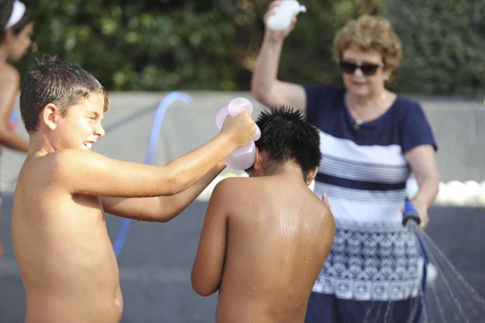 El cuarto día de las fiestas del barrio tuvo el agua como protagonista