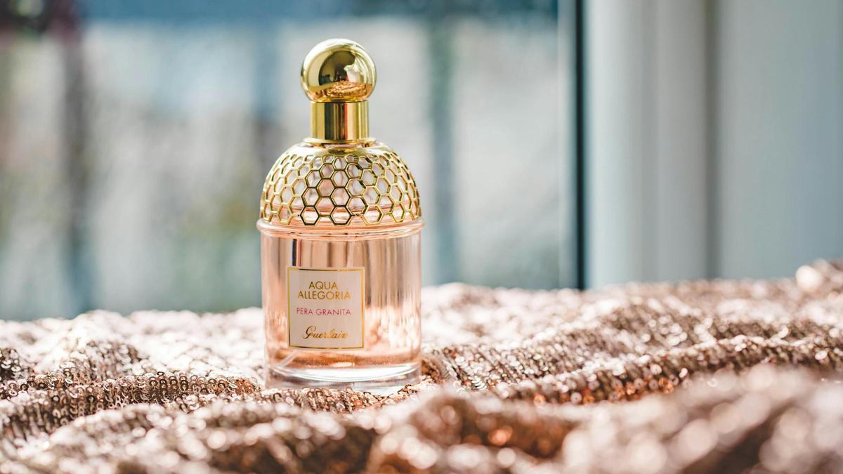 ¿Qué es la técnica del cloud? El truco que necesitas saber para que tu perfume dure todo el día