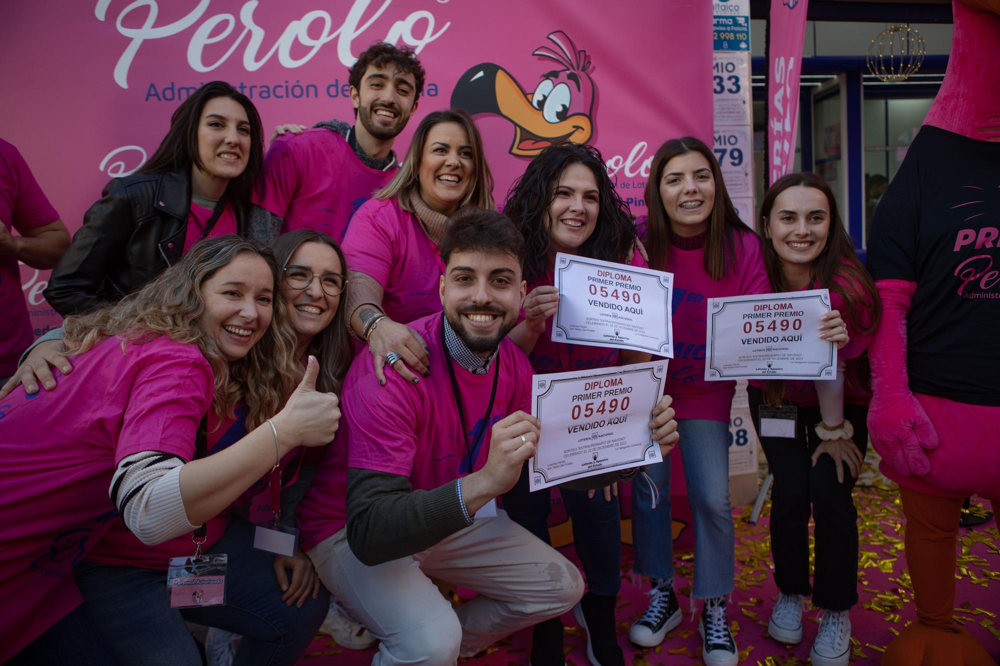 Así han celebrado repartir el Gordo en el Perolo