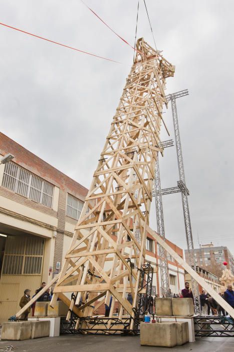 Simulacro de la plantá de la falla del ayuntamiento