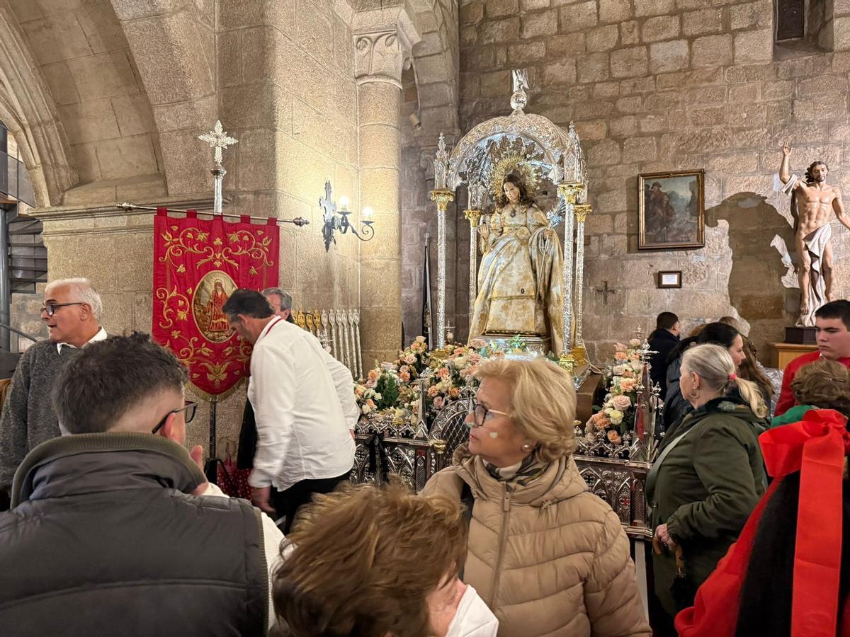 La lluvia obliga a suspender la salida de la Mártir a la concatedral.