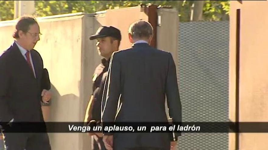 Gritos de "ladrón" contra Spottorno a su llegada al juicio de las 'black'