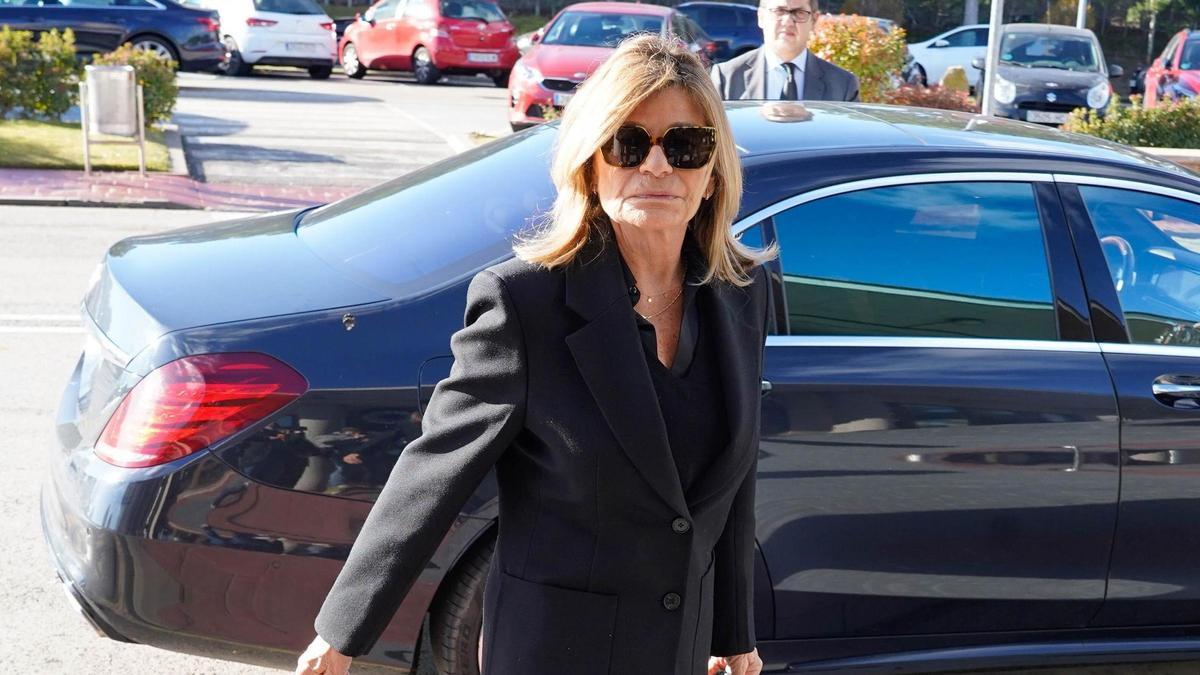 Familiares y amigos le dan el último adiós a Manuel Lapique