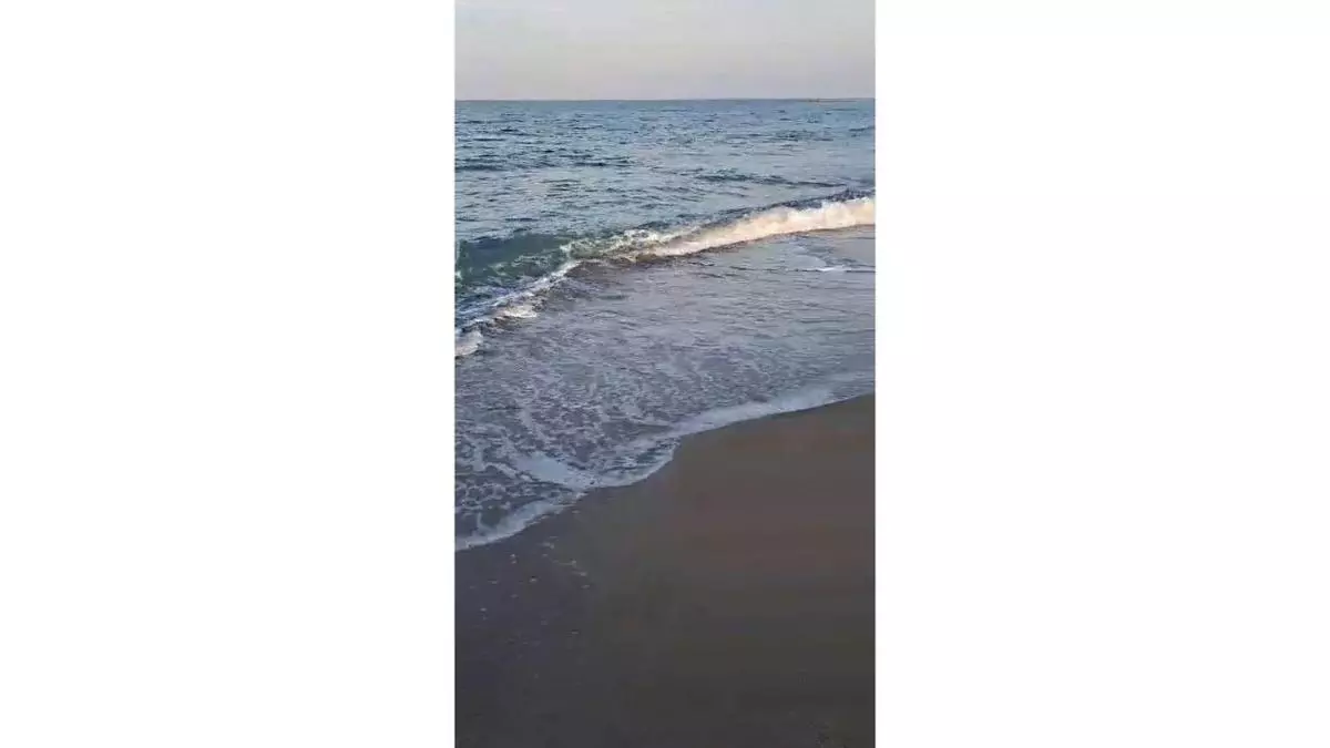 Cullera alerta de un desnivel de tres metros bajo el agua junto a la orilla en las playas regeneradas