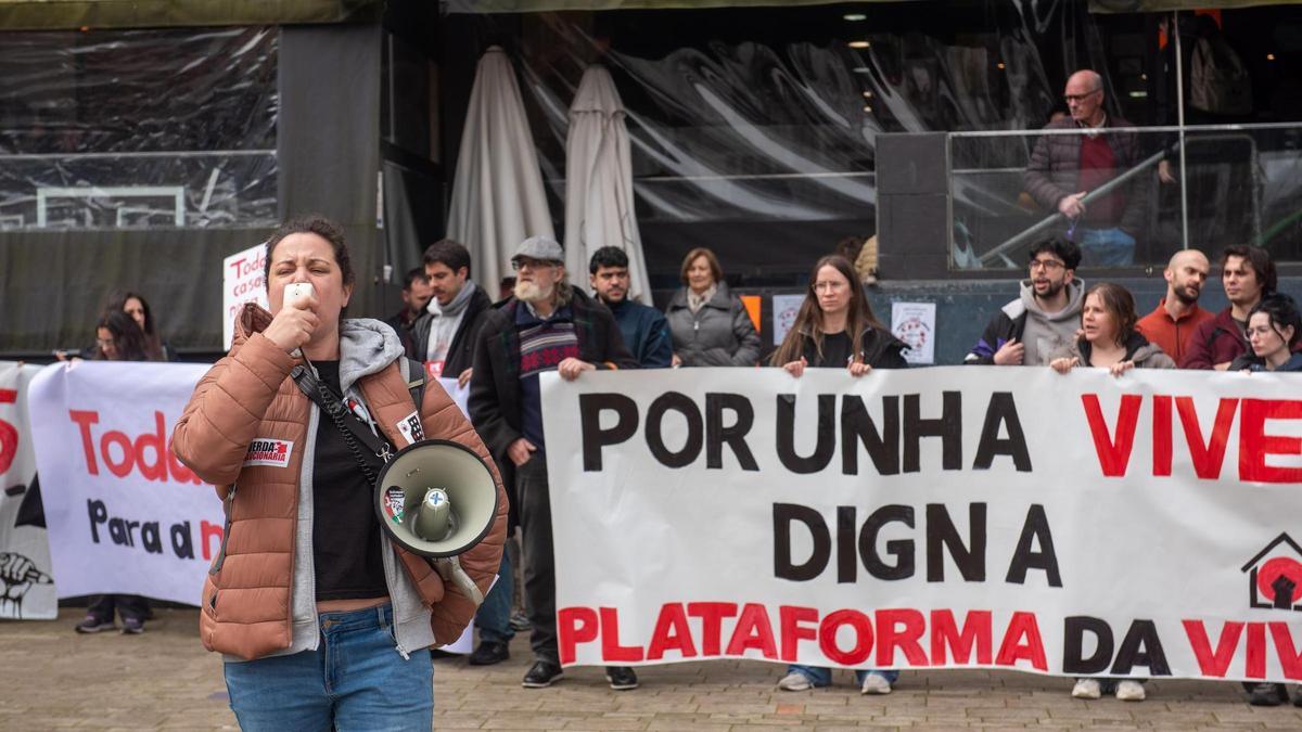 Manifestación de la Plataforma Polo Dereito á Vivenda en As Conchiñas, en A Coruña.