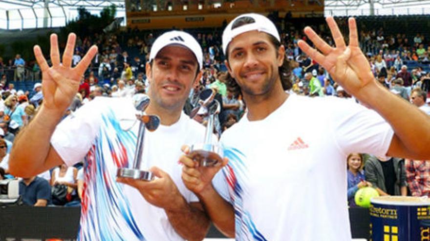 El grancanario (i) y el madrileño con sus respectivos trofeos tras la victoria en los ATP World Tour 250 y 500 disputados en  Buenos Aires, Acapulco y Croacia. | lp/dlp