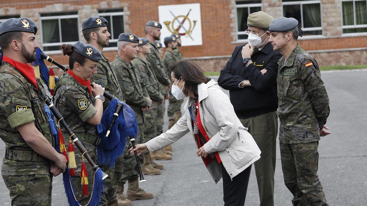 La visita de la ministra de Defensa Margarita Robles al cuartel de Cabo Noval