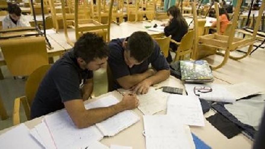 España tiene los universitarios con los salarios más bajos de la OCDE