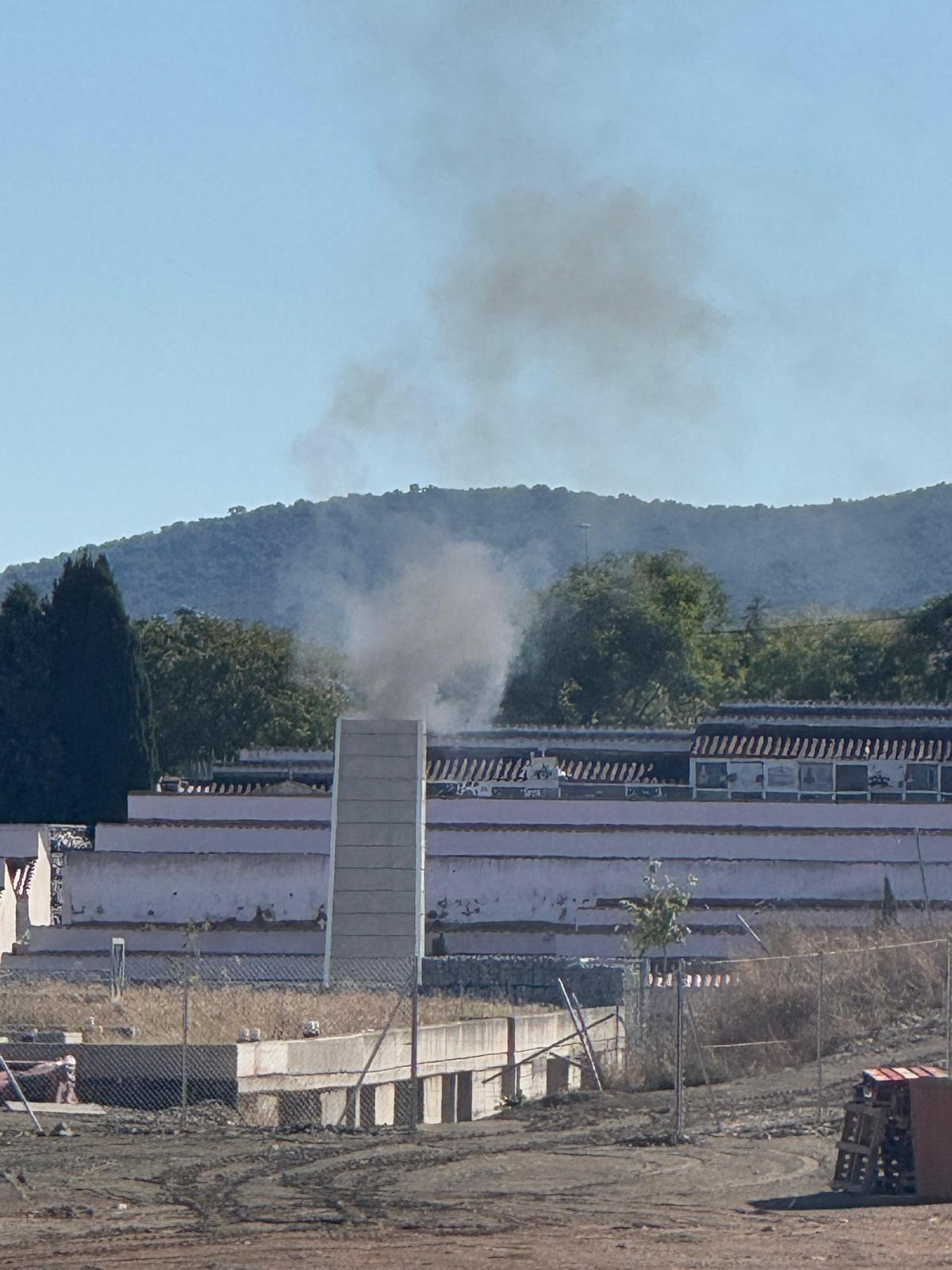 Humo que sale del crematorio.