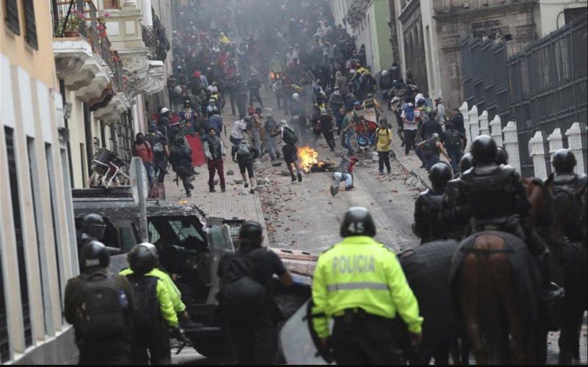 ecuador-protestas-policia-ap