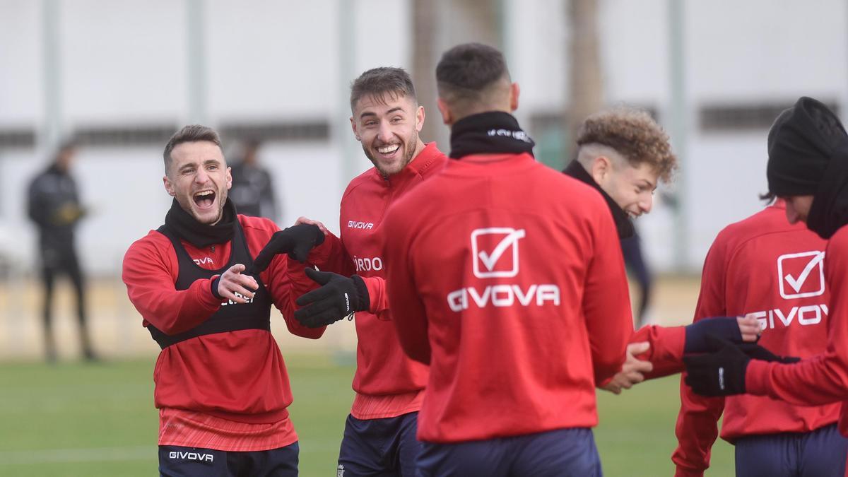 Antonio Casas y Ekaitz sonríen en la Ciudad Deportiva del Córdoba CF.