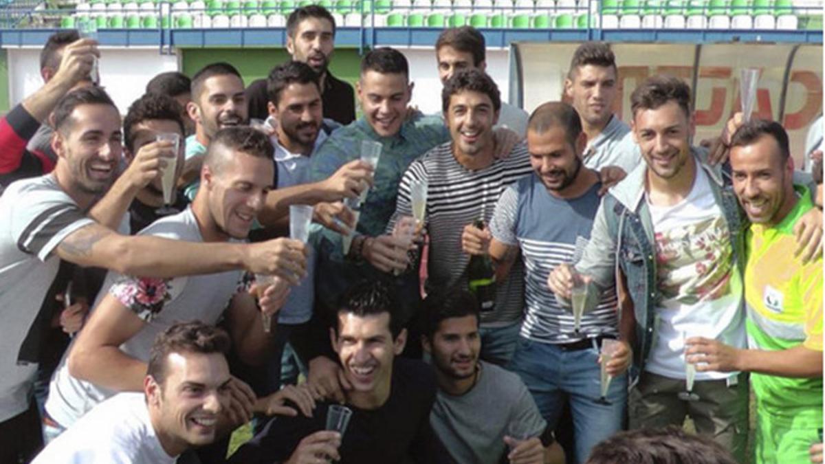 Los jugadores del Villanovense celebran su emparejamiento con el FC Barcelona