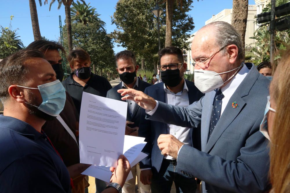 Protesta de los vecinos de La Princesa frente al Ayuntamiento de Málaga