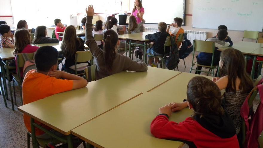 Un instant durant una xerrada-taller en una aula de l&#039;escola Montserrat de Sarrià de Ter