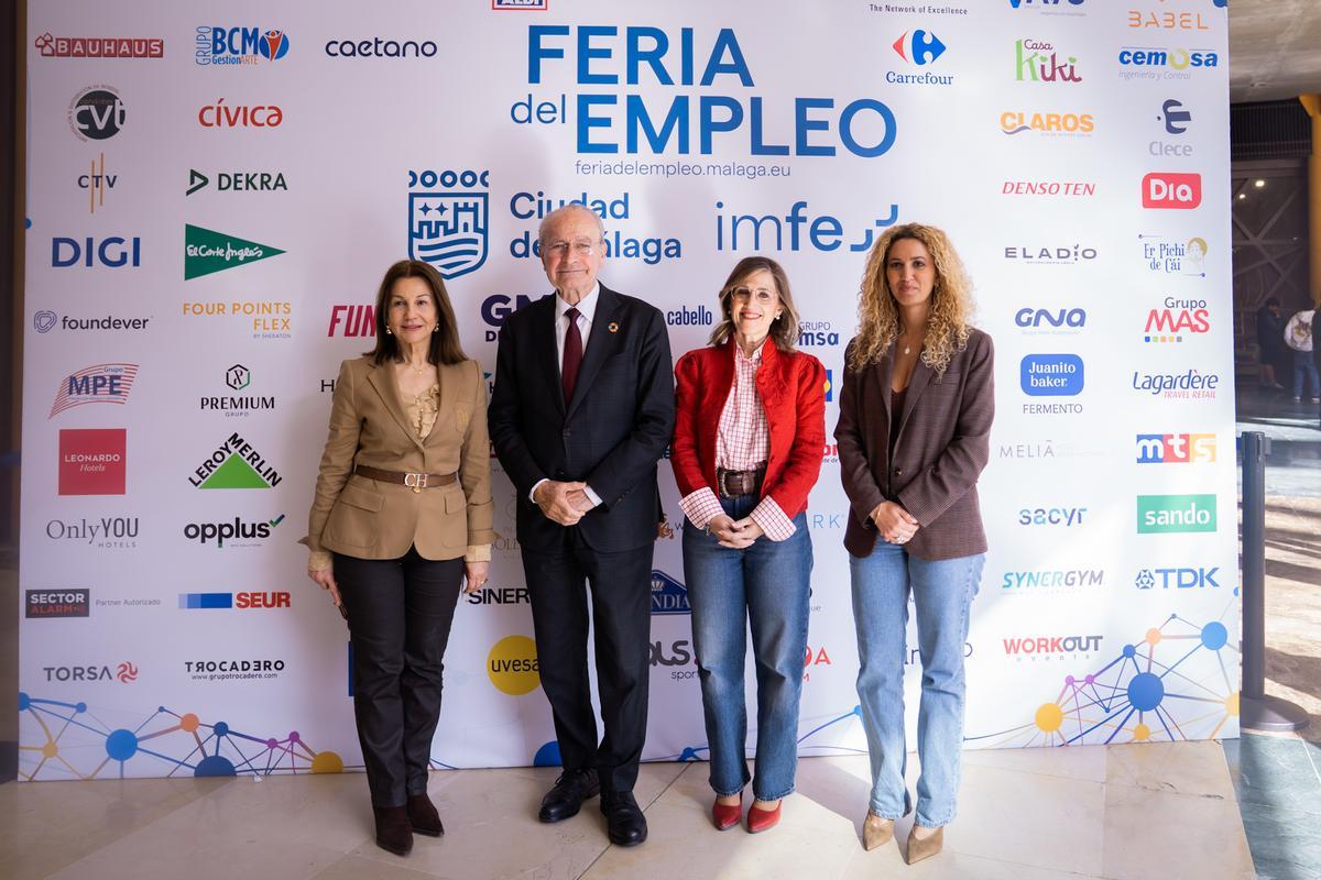 El alcalde de Málaga, Francisco de la Torre, junto a la concejala delegada de Educación y Fomento del Empleo, María Paz Flores, y la diputada de Empleo y Formación de la Diputación de Málaga, María del Carmen Márquez