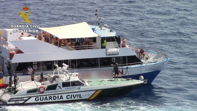 La Guardia Civil controla las 'party boats'