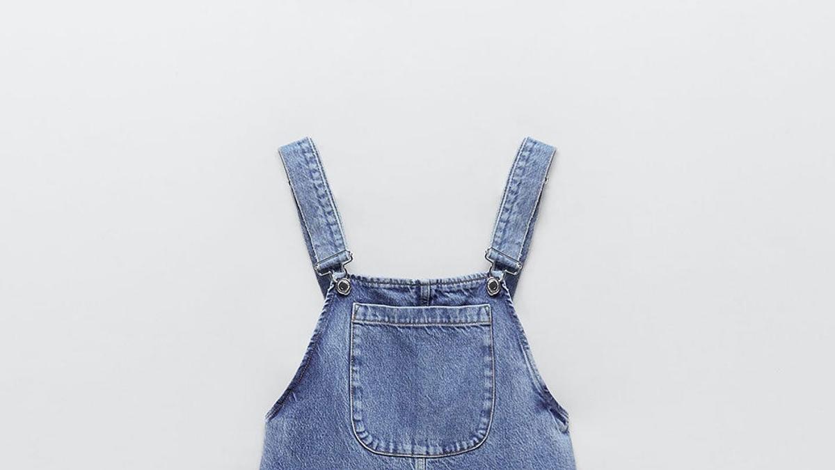 Mono denim de Zara (precio: 39,95 euros)