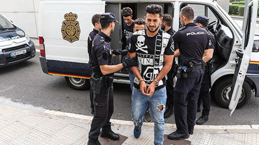 Quedan en libertad dos migrantes llegados en barca el fin de semana a Ibiza