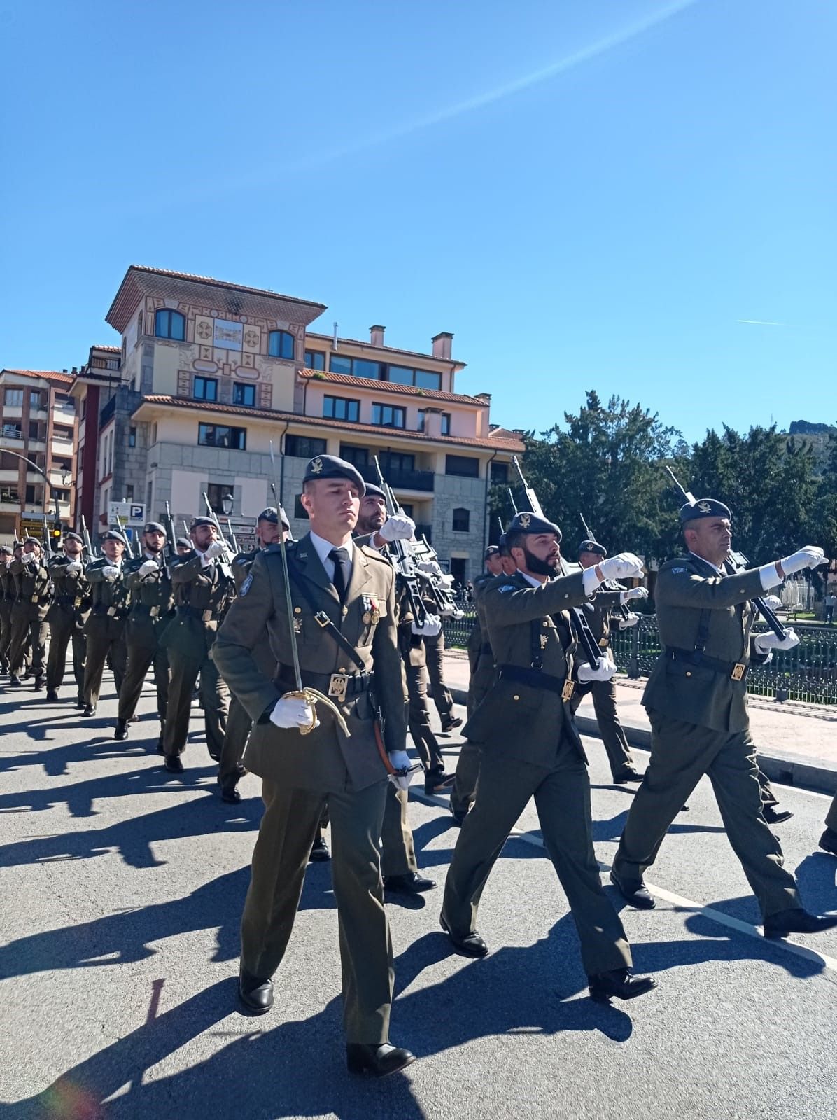 Multitudinaria jura de bandera en Covadonga, con imágenes para la historia en el real sitio