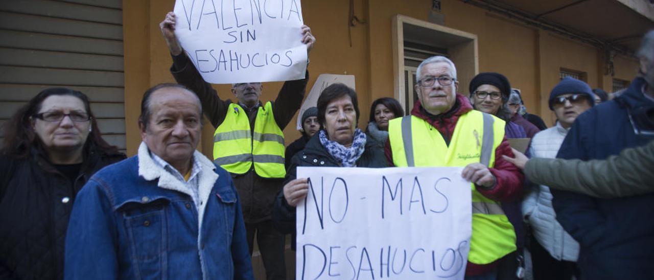 Nueva guardia para evitar un desahucio en Benimaclet a una pareja en exclusión social