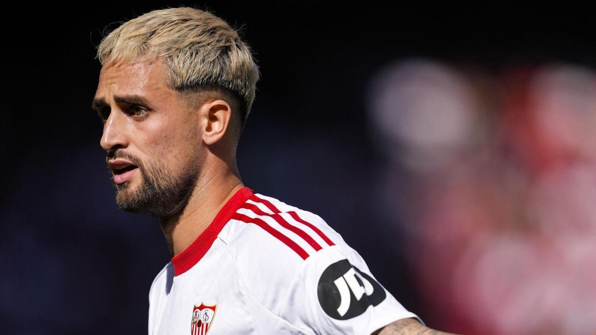 Adnan Januzaj en el partido de LaLiga EA Sports disputado entre el Sevilla FC y el RCD Mallorca en el estadio Ramón Sánchez-Pizjuán.