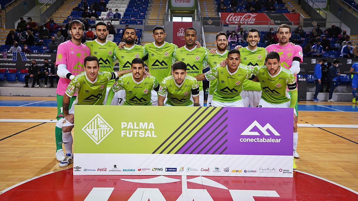 Plantilla del Palma Futsal, en un partido de esta temporada en el Palau de Son Moix.