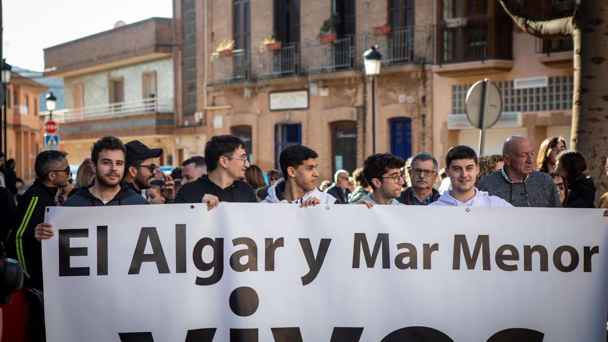 Protesta de vecinos contra la instalación de placas solares en El Algar