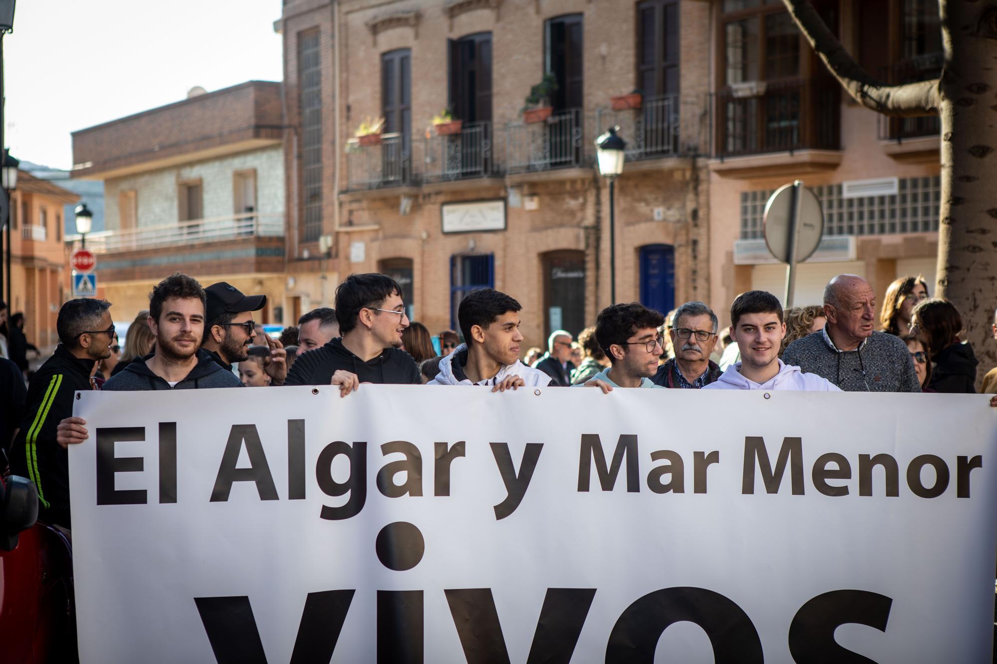 Protesta de vecinos contra la instalación de placas solares en El Algar