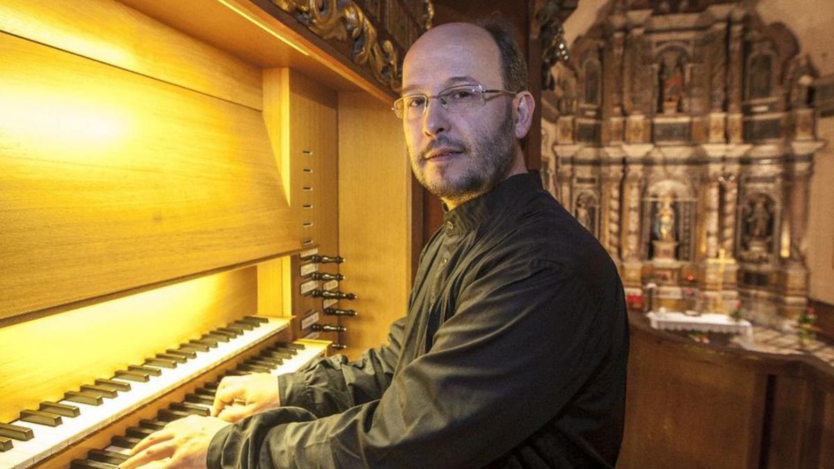 Miquel Bennàssar, organista. | MANU MIELNIEZUK