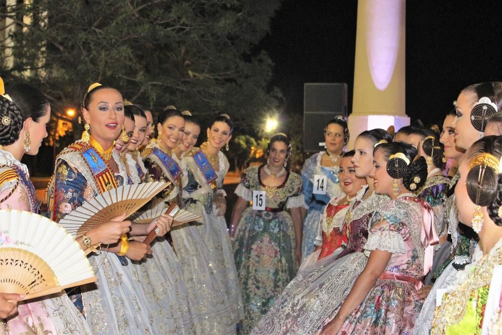 Rocío se dirige, en nombre propio y de la corte, a las candiatas de Quatre Carreres.